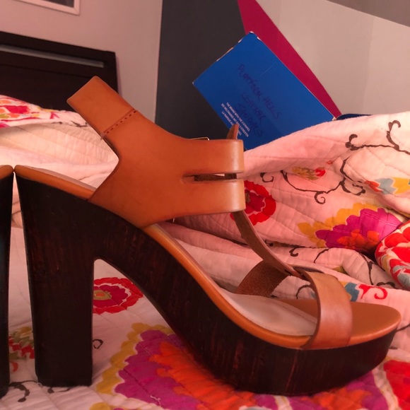 Platform Sandals - Picture 2 of 4